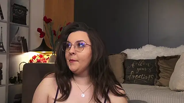 Mia Swano online show from 7, 2, 2026