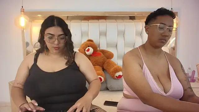 TiffantyAndStacy online show from 15, 9, 2025