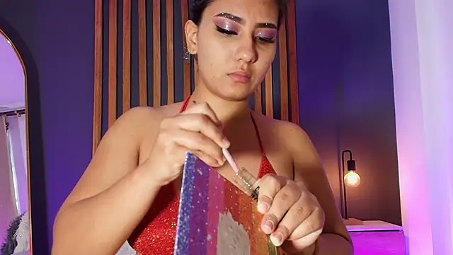 NicoleeHills online show from 24, 9, 2025