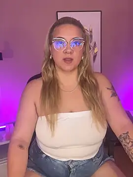 hollie joliie online show from 25, 9, 2025