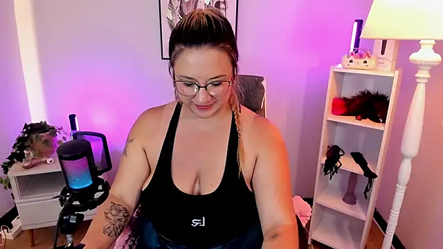 hollie joliie online show from 29, 3, 2026