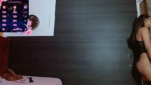 Snapshot of ShadenSx chatting on 4, 10, 2025 ShadenSx online show from 4, 10, 2025