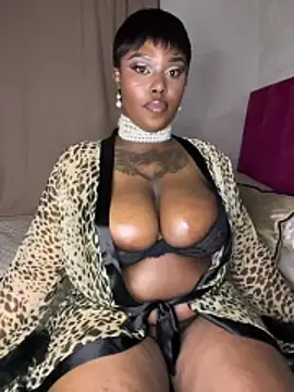 Snapshot of QUEEN_NOBUHLE_777 chatting on 1, 5, 2026 QUEEN NOBUHLE 777 online show from 1, 5, 2026