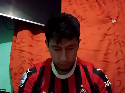 Snapshot of True_Di chatting on 5, 10, 2025 True Di online show from 5, 10, 2025