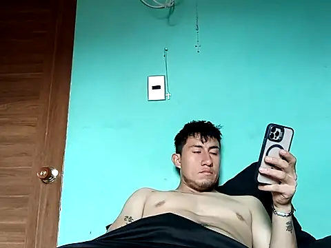 Snapshot of True_Di chatting on 31, 10, 2025 True Di online show from 31, 10, 2025