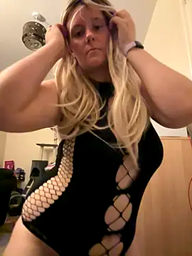 Snapshot of marialuna88 chatting on 22, 9, 2025 marialuna88 online show from 22, 9, 2025