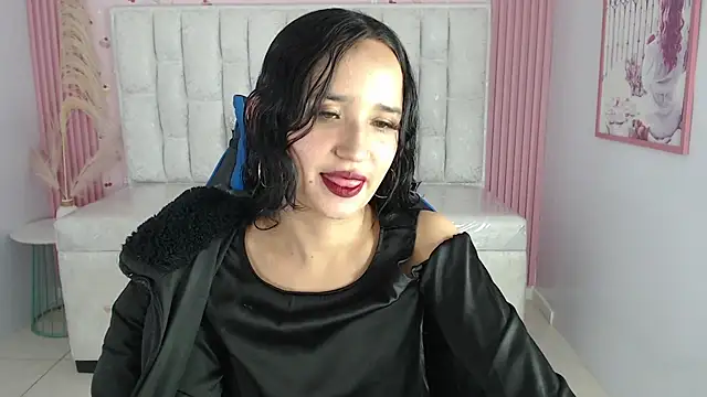 Snapshot of bella_vibess_s chatting on 22, 9, 2025 bella vibess s online show from 22, 9, 2025