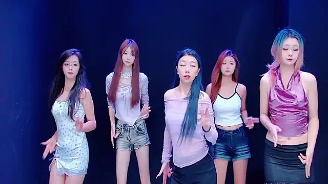 queen-001 online show from 24, 9, 2025