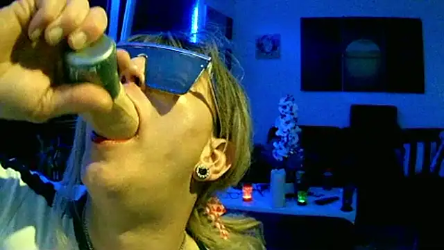 hellgirl1980 online show from 11, 11, 2025