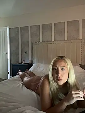 Snapshot of emilyhugesxo chatting on 16, 9, 2025 emilyhugesxo online show from 16, 9, 2025