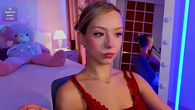 Snapshot of LumMina chatting on 15, 4, 2026 LumMina online show from 15, 4, 2026