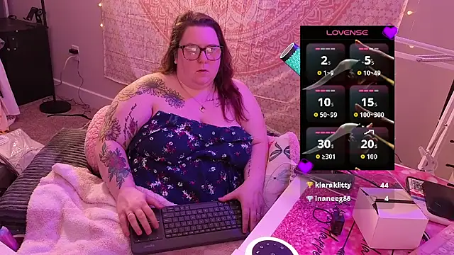 brookenicole3003 online show from 15, 4, 2026