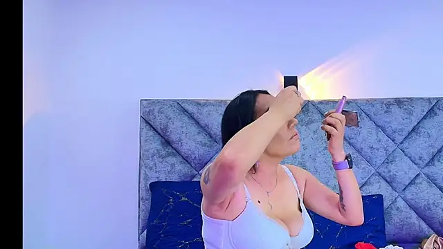 Shantey Laurent online show from 13, 10, 2025