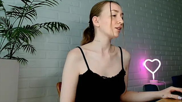 WhitePrincessLuna online show from 2, 7, 2026