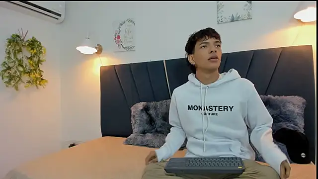 maicol cum23 online show from 3, 10, 2025