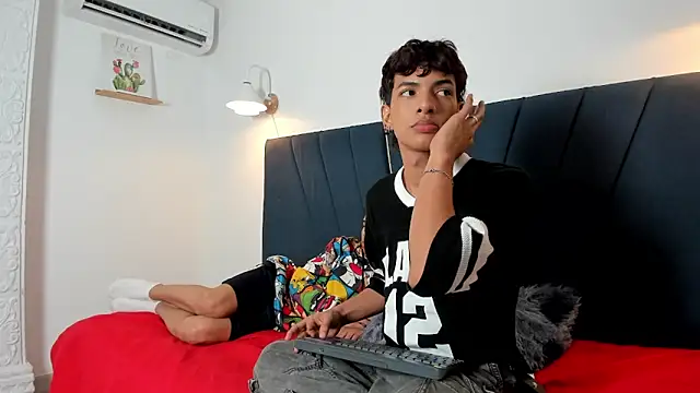 maicol cum23 online show from 17, 12, 2025