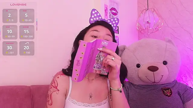 april bennett online show from 4, 11, 2025