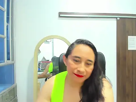 LeilaSmith  online show from 13, 10, 2025