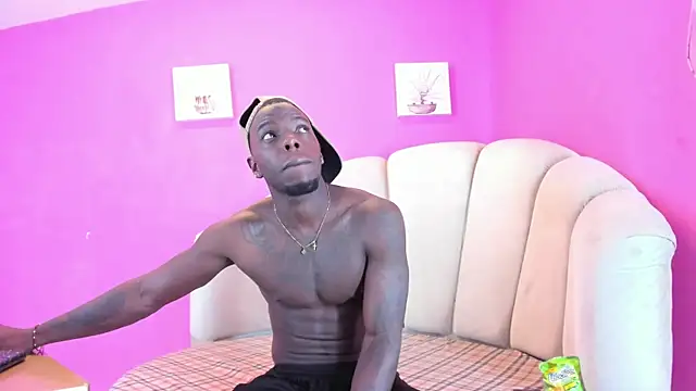 Snapshot of kingmaverickx chatting on 24, 10, 2025 kingmaverickx online show from 24, 10, 2025