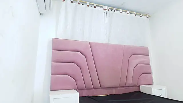 Snapshot of kingmaverickx chatting on 7, 4, 2026 kingmaverickx online show from 7, 4, 2026