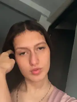 Caroline daring online show from 28, 3, 2026