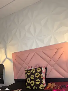 Caroline daring online show from 28, 5, 2026
