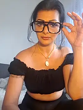 Pillango1212 online show from 2, 11, 2025