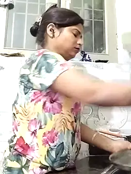 Hot-Pooja25 online show from 11, 4, 2026