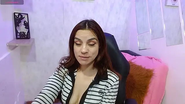 KendallWood  online show from 11, 9, 2025