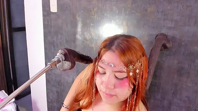 Snapshot of alana_glasses chatting on 18, 2, 2026 alana glasses online show from 18, 2, 2026