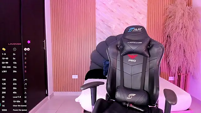 ashly moonn online show from 6, 10, 2025