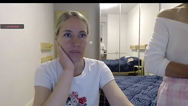 Snapshot of Two_Sisters chatting on 12, 10, 2025 Two Sisters online show from 12, 10, 2025