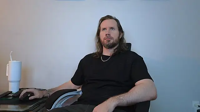 Snapshot of AlbinoAdonis chatting on 7, 5, 2026 AlbinoAdonis online show from 7, 5, 2026