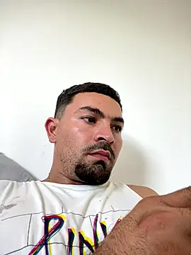 Snapshot of SantiGxxx33 chatting on 20, 10, 2025 SantiGxxx33 online show from 20, 10, 2025