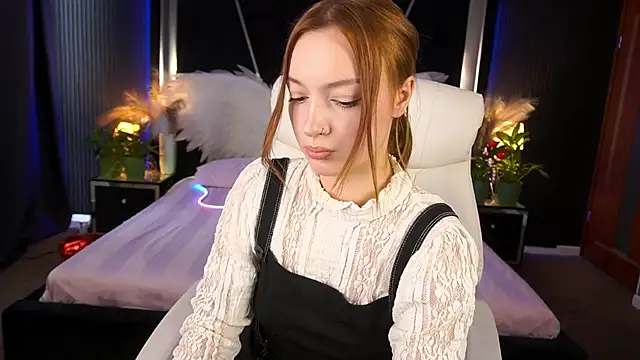 Snapshot of FoxyMayy chatting on 4, 6, 2026 FoxyMayy online show from 4, 6, 2026