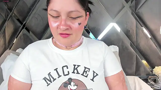 Snapshot of AlisonHalle chatting on 12, 11, 2025 AlisonHalle online show from 12, 11, 2025