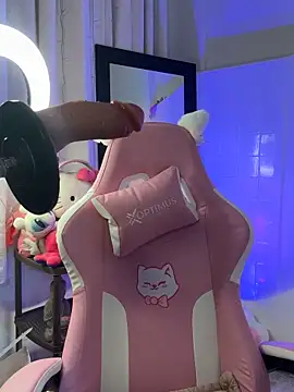 ashlynnlowe  online show from 12, 4, 2026