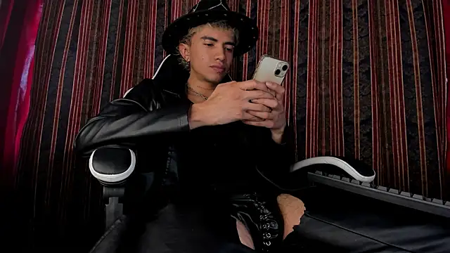 guynextdo0r online show from 19, 11, 2025