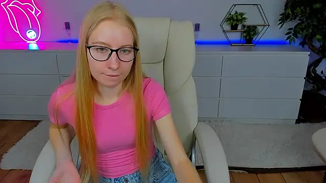 Alina Blonde online show from 12, 9, 2025