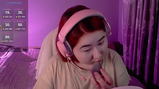 Snapshot of Sexy_Peachy chatting on 21, 10, 2025 Sexy Peachy online show from 21, 10, 2025