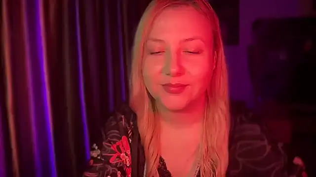 BikiHellena online show from 10, 11, 2025