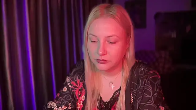 BikiHellena online show from 15, 12, 2025