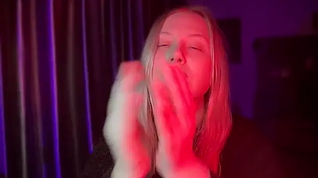 BikiHellena online show from 4, 2, 2026