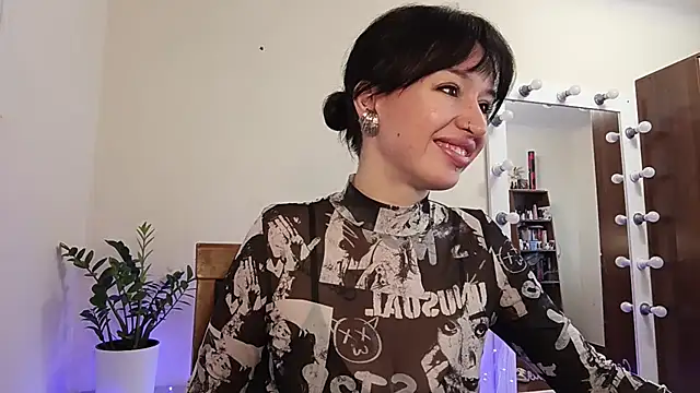 quiet smile online show from 12, 10, 2025