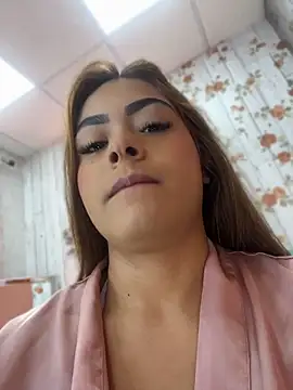 Snapshot of MayaMoanXXX chatting on 8, 4, 2026 MayaMoanXXX online show from 8, 4, 2026