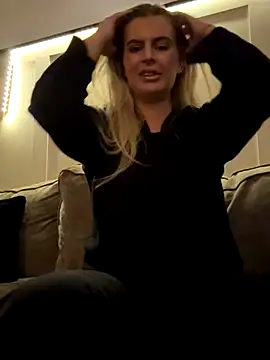 Snapshot of Luce-xxx1 chatting on 24, 10, 2025 Luce-xxx1 online show from 24, 10, 2025