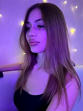 Elizabeth Tay online show from 7, 11, 2025