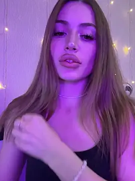 Elizabeth Tay online show from 19, 11, 2025