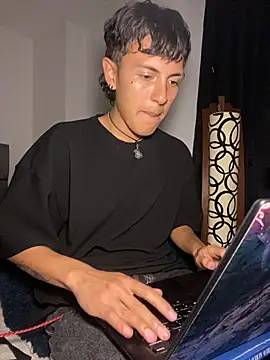 NaytonFreeman online show from 6, 10, 2025