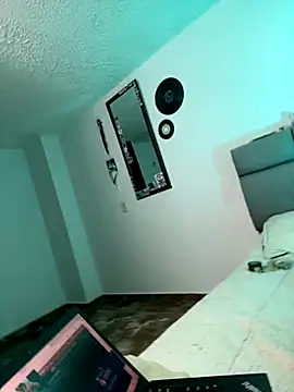 NaytonFreeman online show from 24, 10, 2025